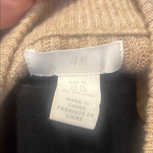 Cozy Beige Ribbed Sweater - Picture 2 of 4